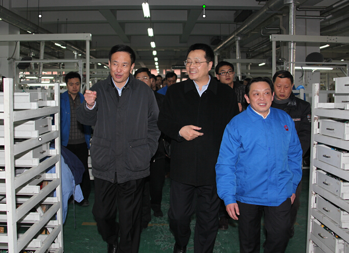 乐竞平台_乐竞（中国）集团董事长刘荣富带葛市长等相关领导视察车间