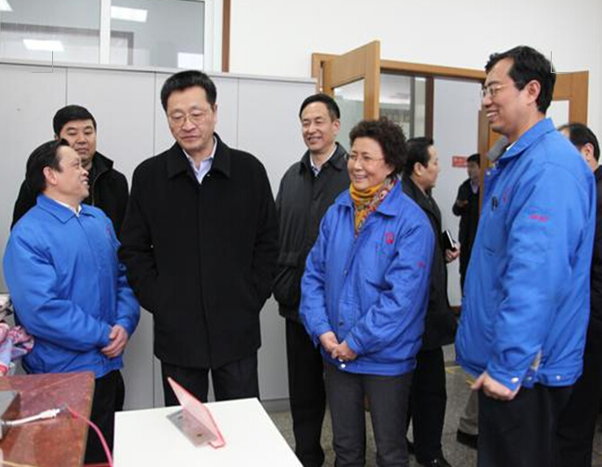 乐竞平台_乐竞（中国）集团董事长带葛市长等相关领导视察质量中心
