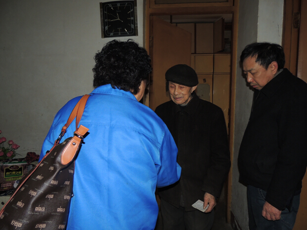 乐竞平台_乐竞（中国）集团困难职工领取慰问金