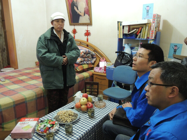 乐竞平台_乐竞（中国）集团代表看望制线员工马香玉