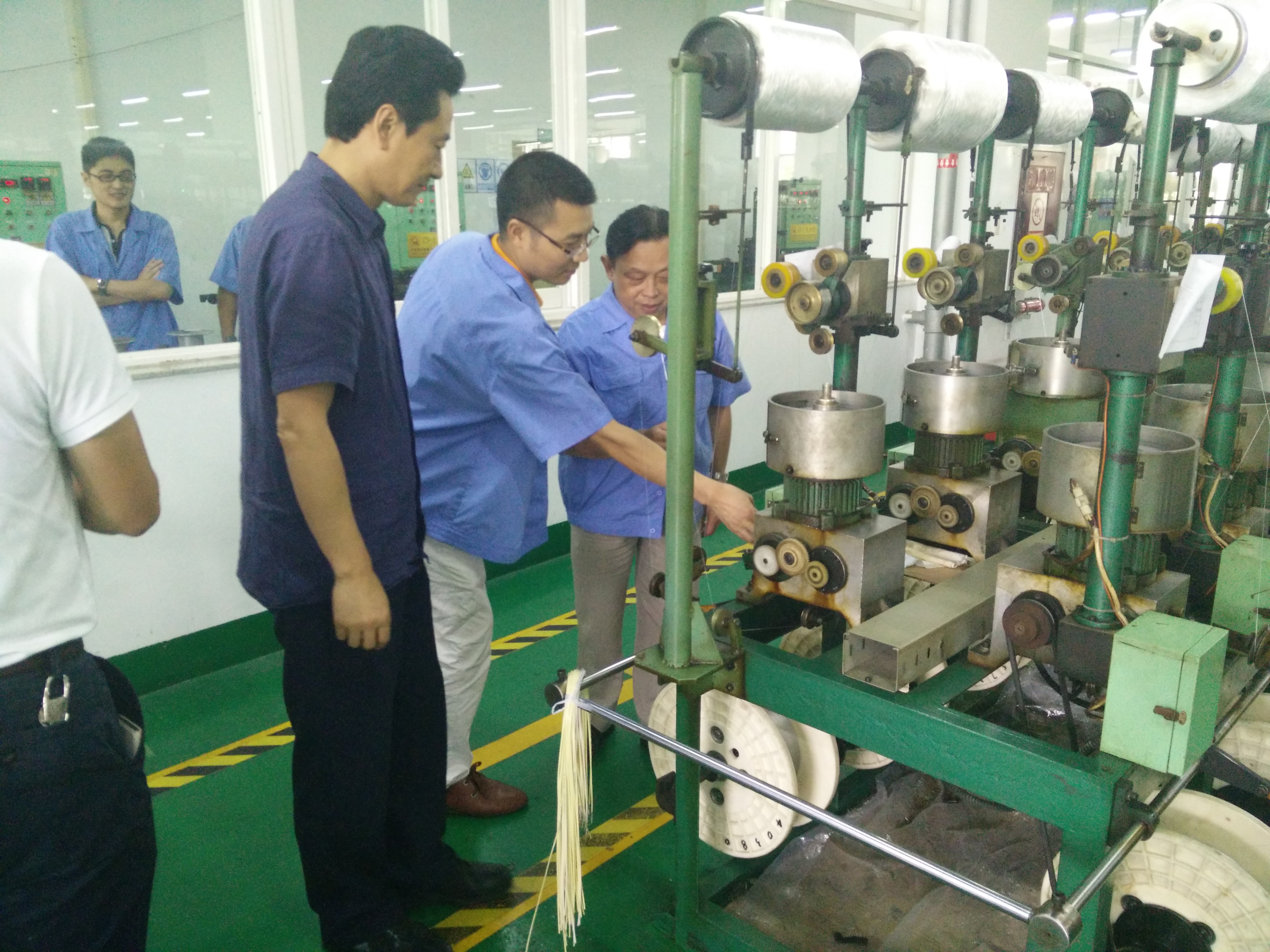 成都市安监局领导一行到成都乐竞平台_乐竞（中国）集团进行安全检查