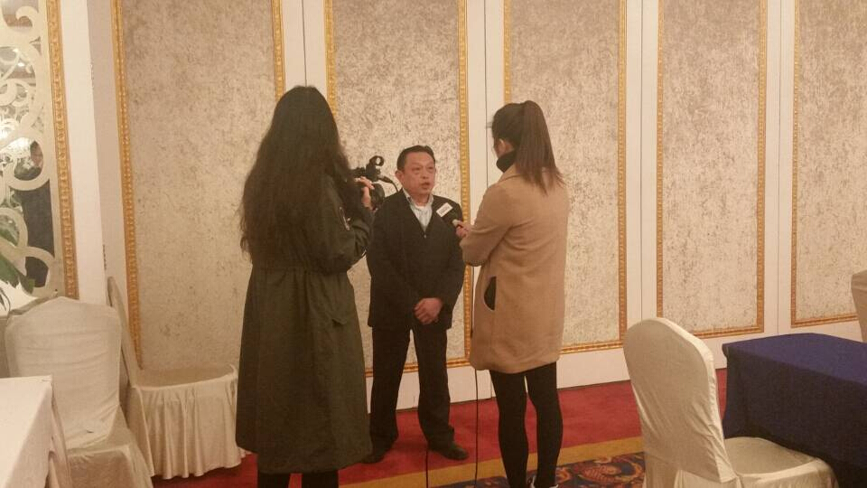 成都乐竞平台_乐竞（中国）集团董事长刘荣富接受记者采访