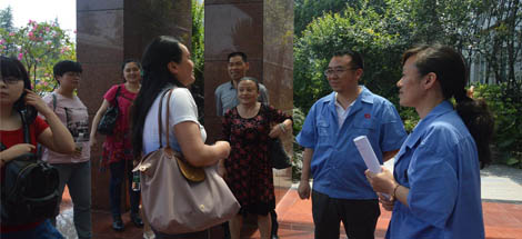 成华区各企业工会主席到成都乐竞平台_乐竞（中国）集团学习厂务公开标准化工作