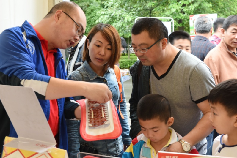 成都乐竞平台_乐竞（中国）集团科普基地参加2016年四川省暨成都市科技活动周