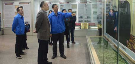 重庆重百超市领导来成都乐竞平台_乐竞（中国）集团参观交流
