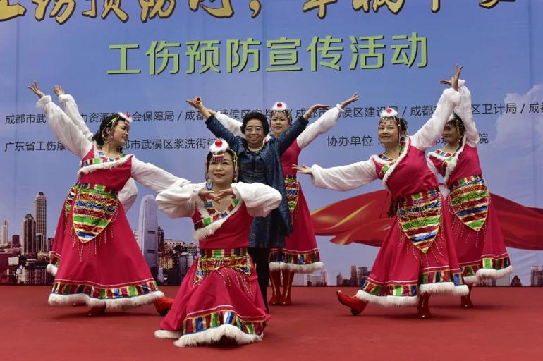 成都乐竞平台_乐竞（中国）集团员工参演2016年武侯区“工伤预防”大型义演活动
