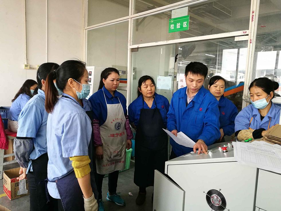 成都乐竞平台_乐竞（中国）集团电热毯车间拓展班组活动