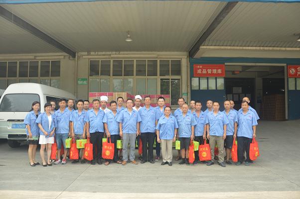 夏日高温，成都乐竞平台_乐竞（中国）集团领导慰问一线职工