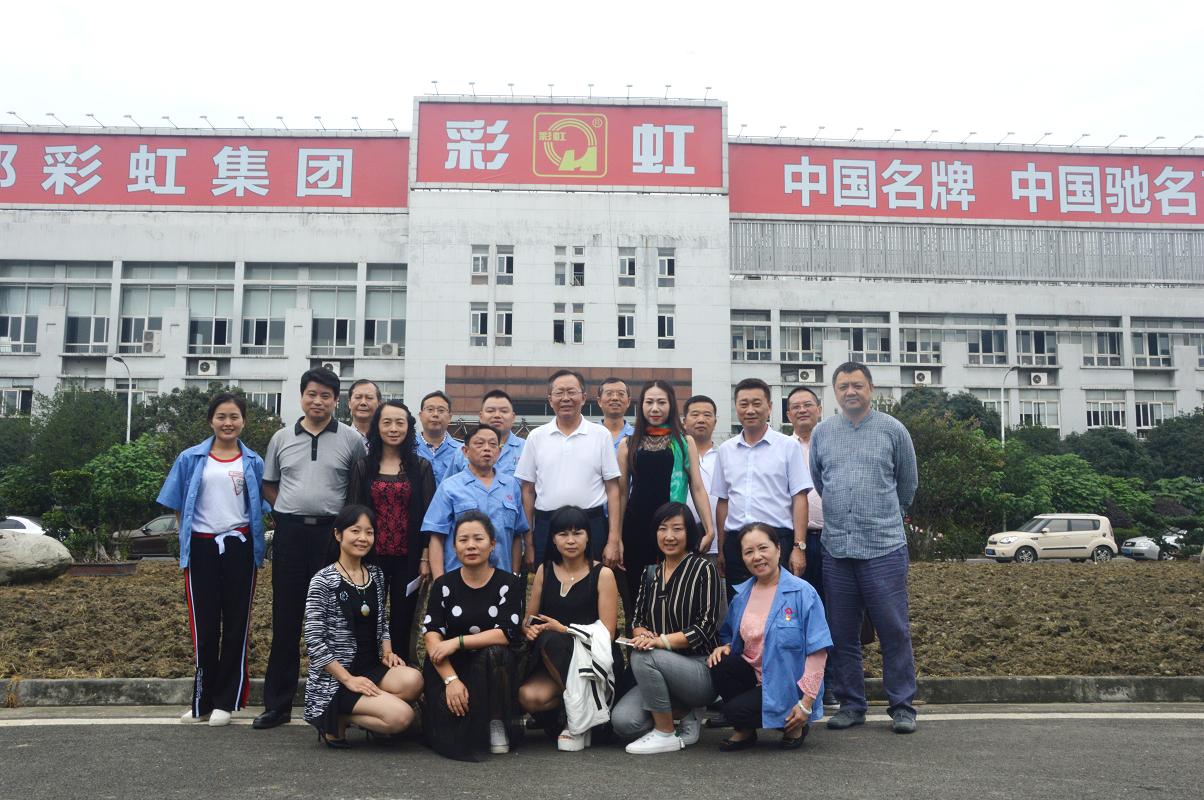 新疆喀什经济开发区李阳主任到成都乐竞平台_乐竞（中国）集团考察