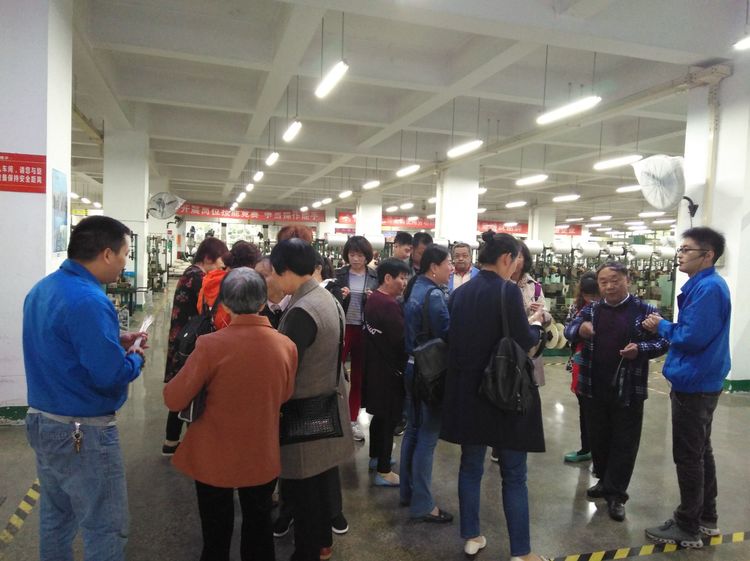 人人乐金卡会员参观乐竞平台_乐竞（中国）集团制线车间