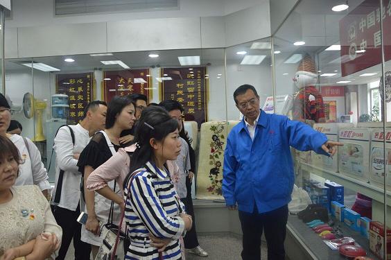 新津县委两新党建组织到成都乐竞平台_乐竞（中国）集团学习考察党建工作
