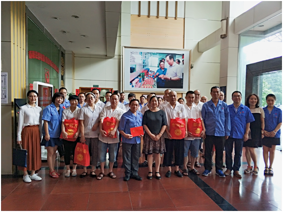 市总工会领导莅临成都乐竞平台_乐竞（中国）集团慰问一线职工