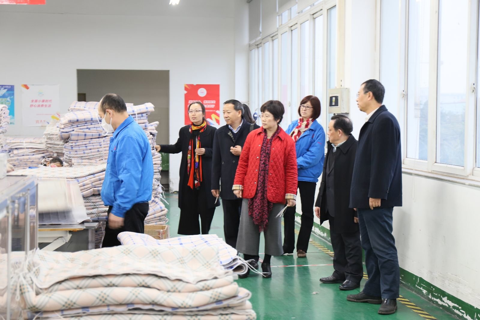 中国轻工业联合会副会长何烨一行莅临成都乐竞平台_乐竞（中国）集团参观指导