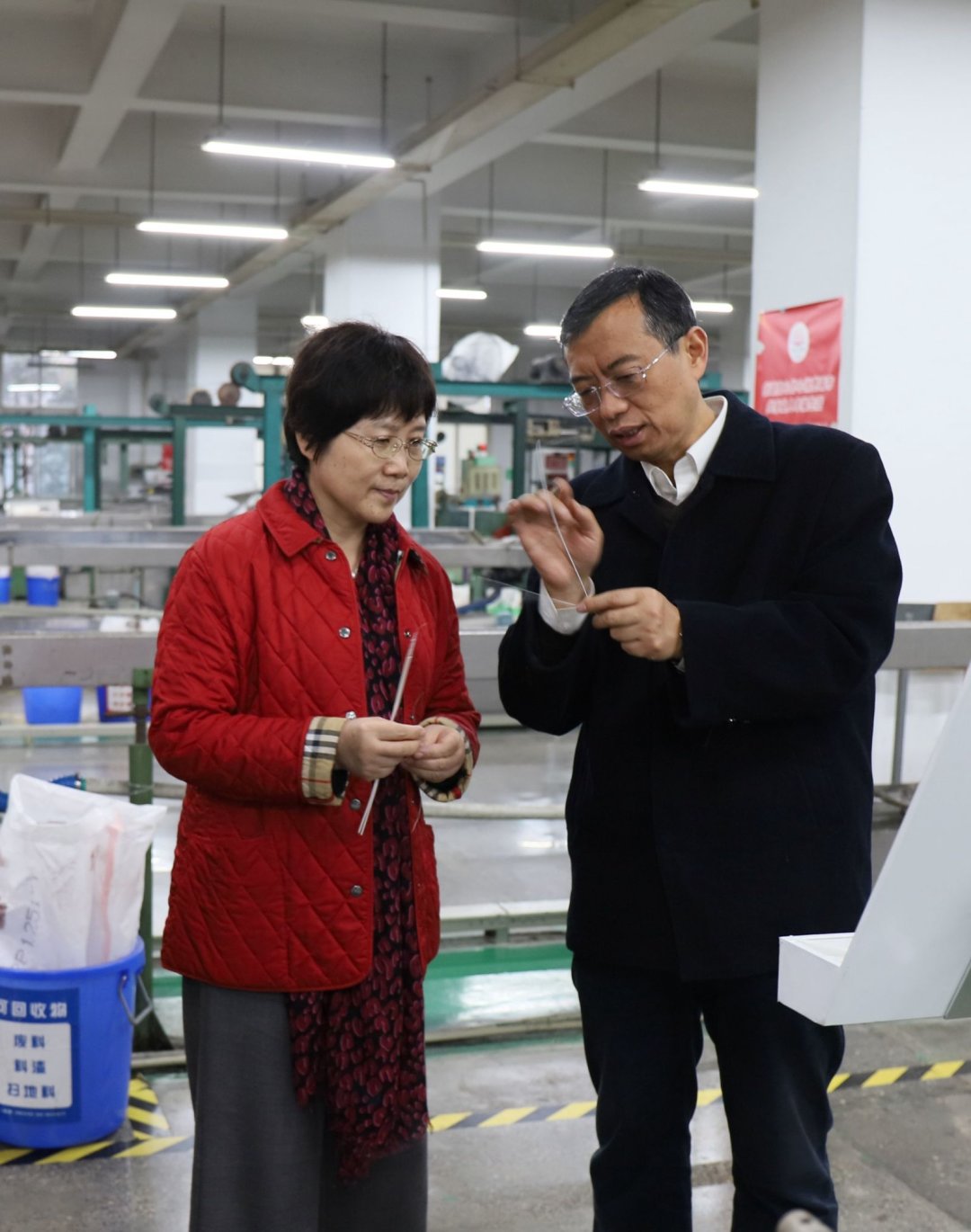 中国轻工业联合会副会长何烨一行莅临成都乐竞平台_乐竞（中国）集团参观指导