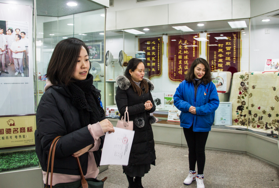 共青团成都市委刘竹部长一行莅临成都乐竞平台_乐竞（中国）集团慰问