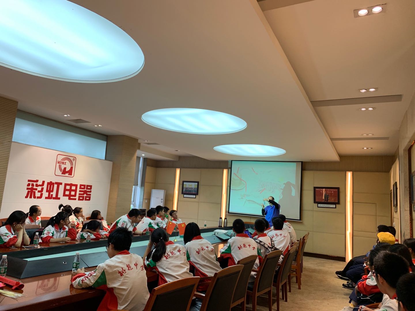 成都树德中学（外国语校区）高二二班参加乐竞平台_乐竞（中国）生活电器科普基地“创新科普一日游”活动