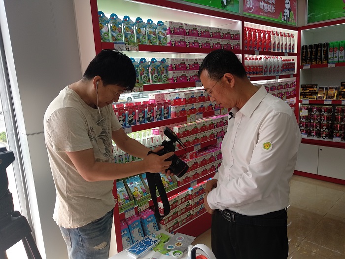 央视《消费主张》栏目专访乐竞平台_乐竞（中国）集团总经理黄朝万