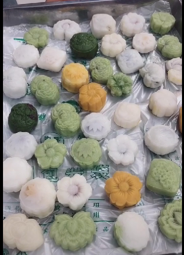 成都乐竞平台_乐竞（中国）集团七彩青年俱乐部之自制美心冰皮月饼