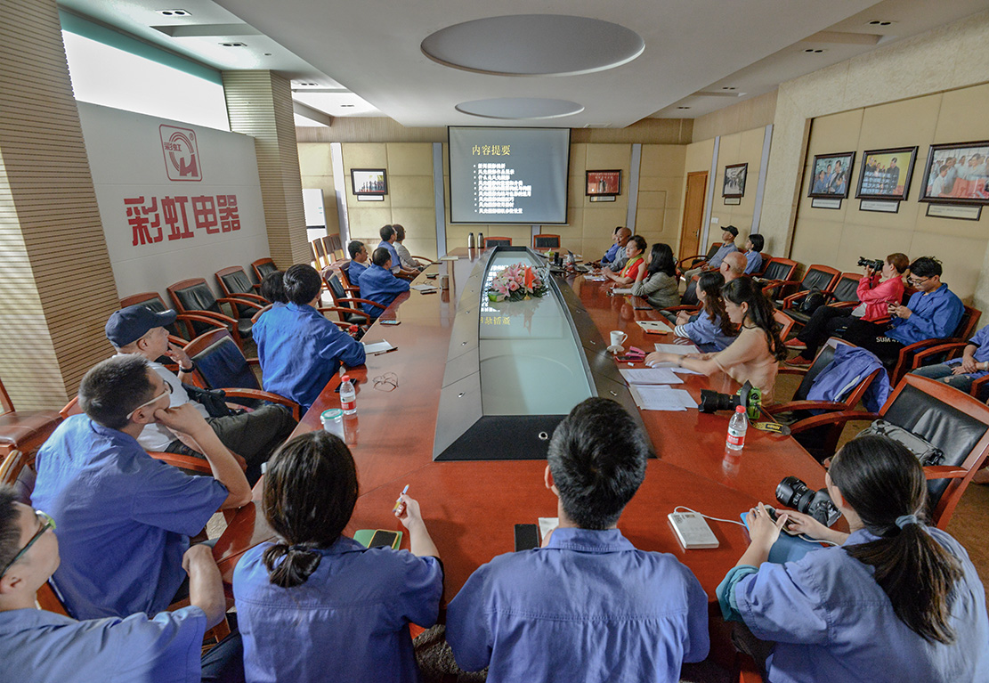 成都乐竞平台_乐竞（中国）集团举办喜庆新中国70华诞摄影作品展和摄影讲座