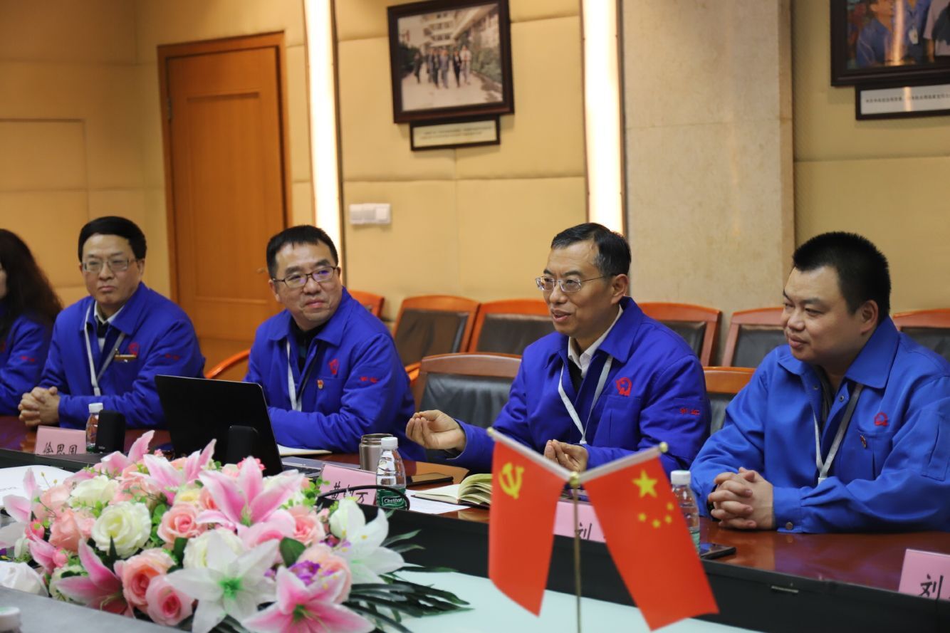 成都市武侯区林丽区长到成都乐竞平台_乐竞（中国）集团开展节前慰问