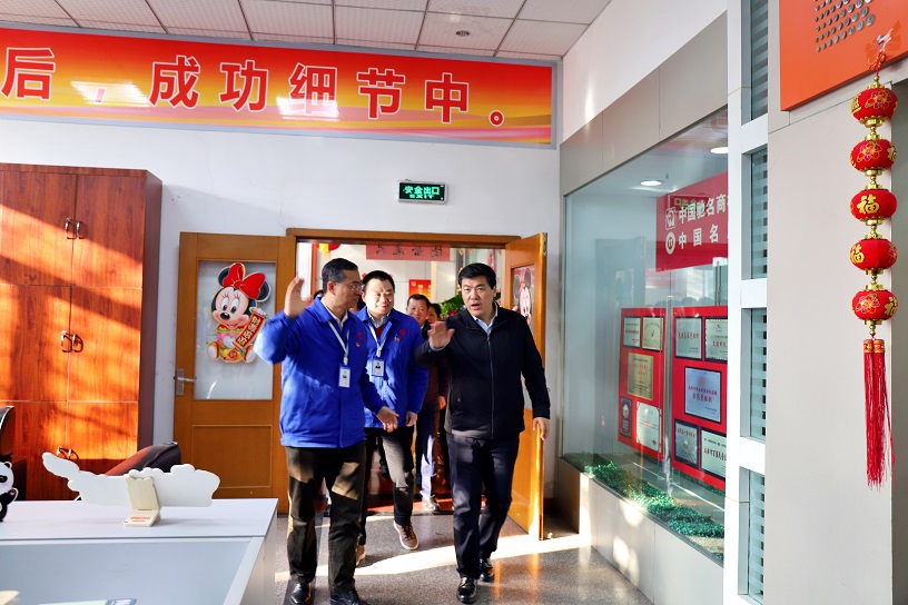 成都市委副书记、市长罗强莅临成都乐竞平台_乐竞（中国）集团走访慰问