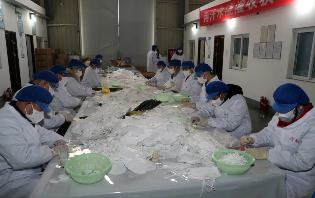 成都乐竞平台_乐竞（中国）集团民用级口罩生产车间