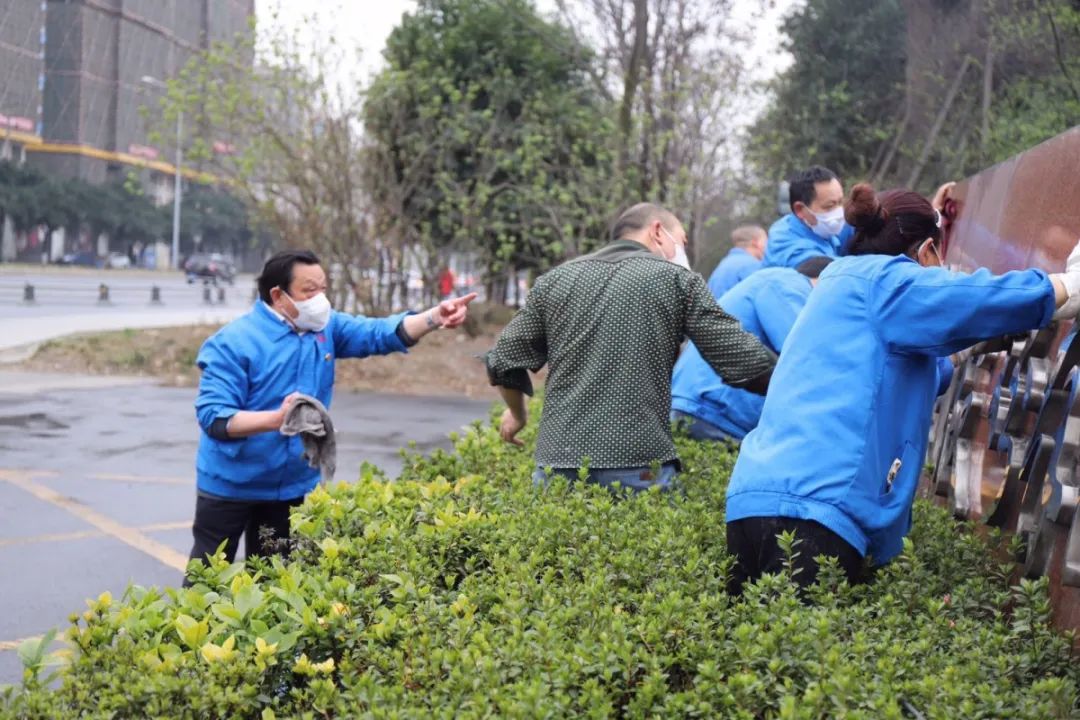 成都乐竞平台_乐竞（中国）集团开展全员“周末卫生大扫除”活动