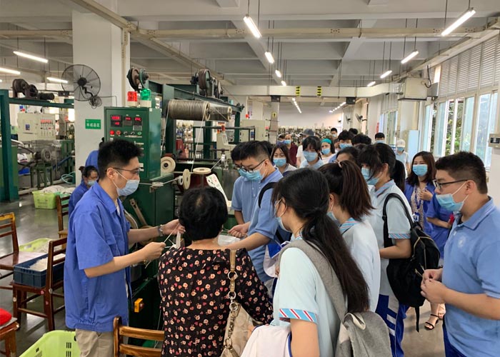 走进乐竞平台_乐竞（中国）科普基地，开展卫生防疫体验