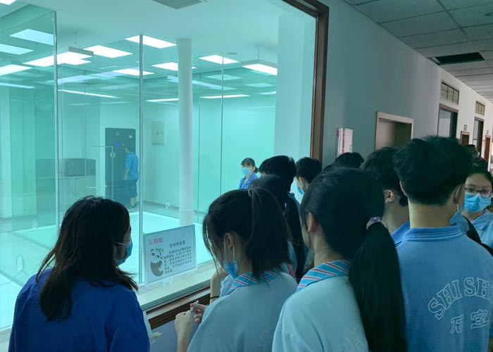 走进乐竞平台_乐竞（中国）科普基地，开展卫生防疫体验