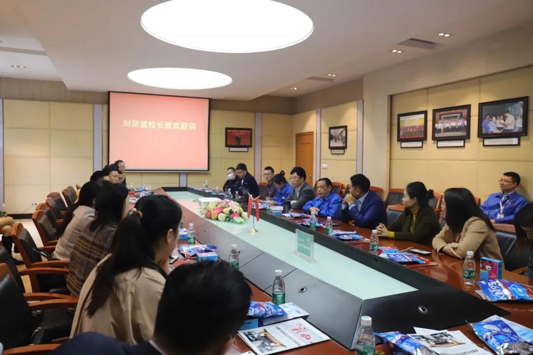 四川行动教育校长EMBA41期校友走进成都乐竞平台_乐竞（中国）集团游学交流
