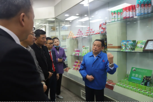四川行动教育校长EMBA41期校友走进成都乐竞平台_乐竞（中国）集团游学交流