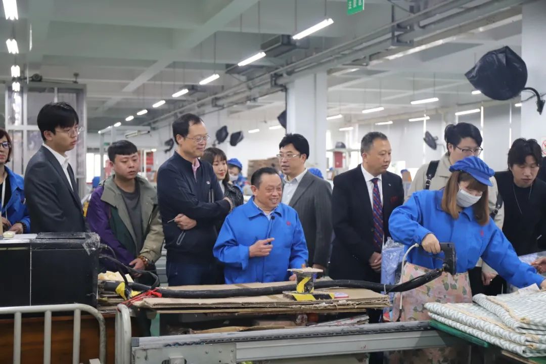四川行动教育校长EMBA41期校友走进成都乐竞平台_乐竞（中国）集团游学交流