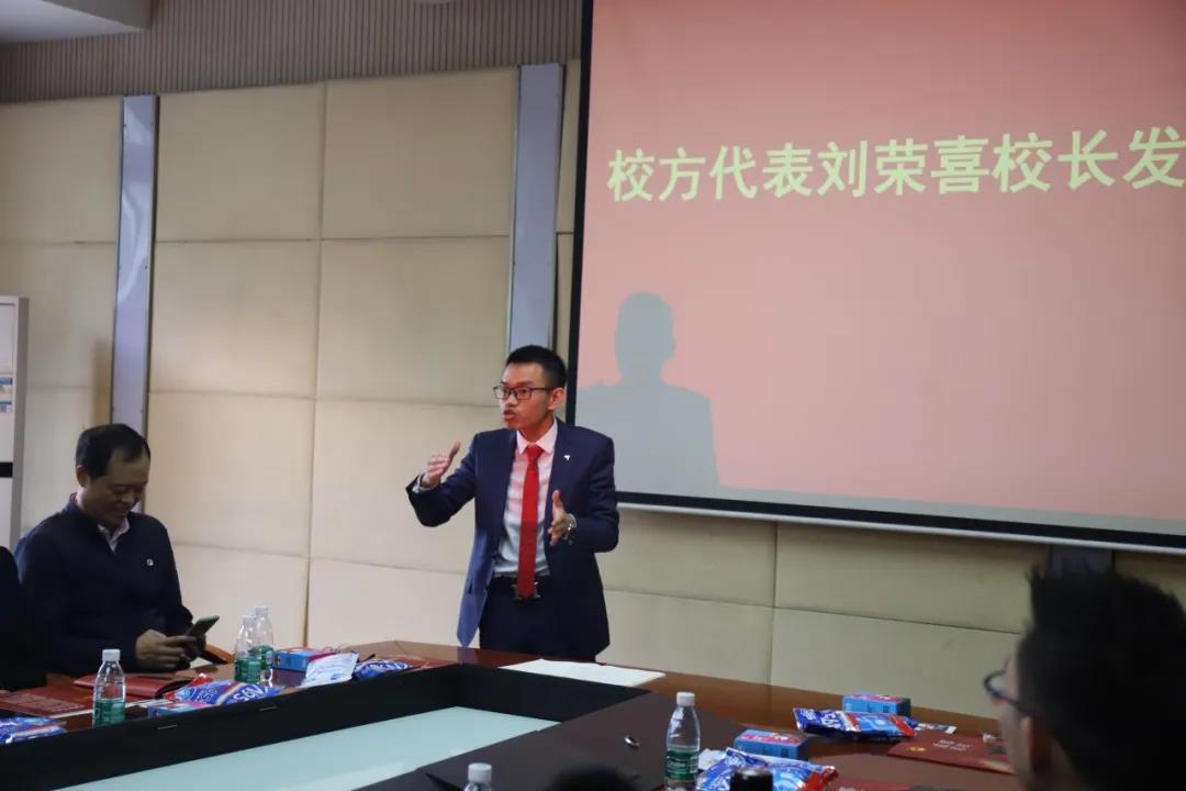 四川行动教育校长EMBA41期校友走进成都乐竞平台_乐竞（中国）集团游学交流