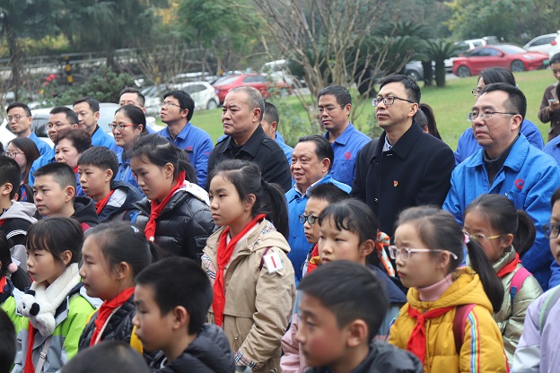 成都乐竞平台_乐竞（中国）集团行政党支部与成都磨子桥小学党支部开展科普育苗系列活动